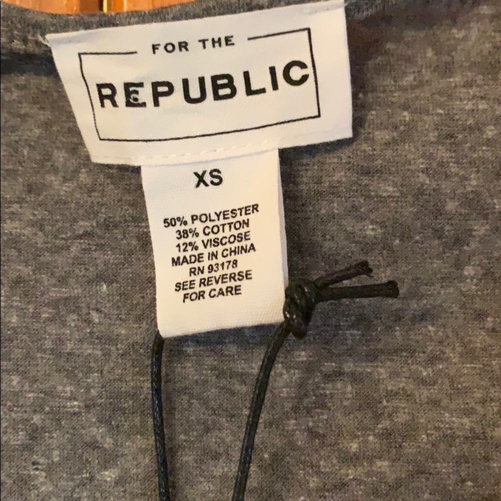 For the Republic Grey Women's Tee Shirt Size XS - Picture 3 of 4